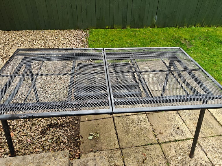 Metal garden table black