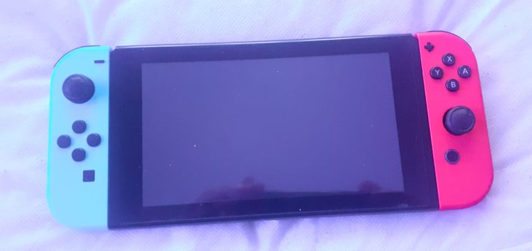 NINTENDO SWITCH CONSOLE BUNDLE 