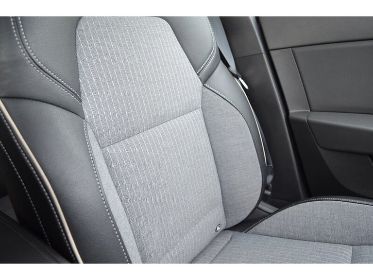 2021 Renault Clio TCe Lutecia Hatchback Petrol Manual