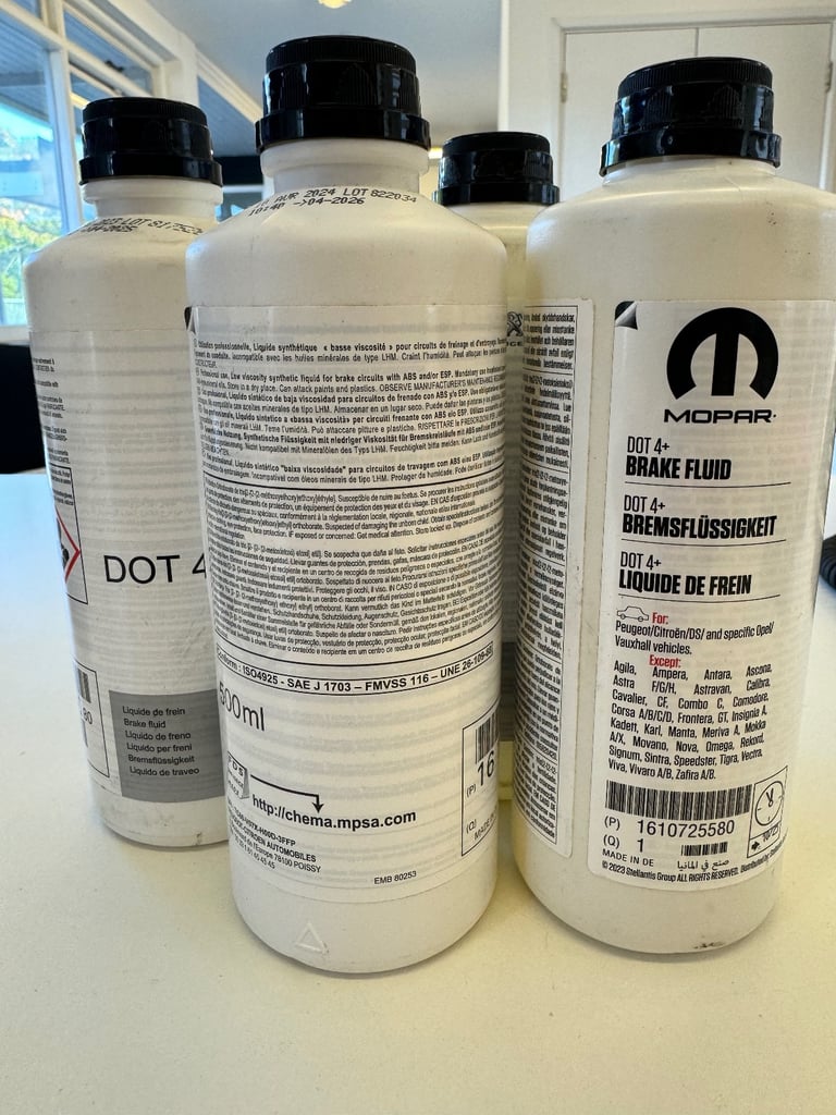 image for 4 x NEW 500ml PSA DOT 4 Brake Fluid genuine for Vauxhall, Citroen, DS
