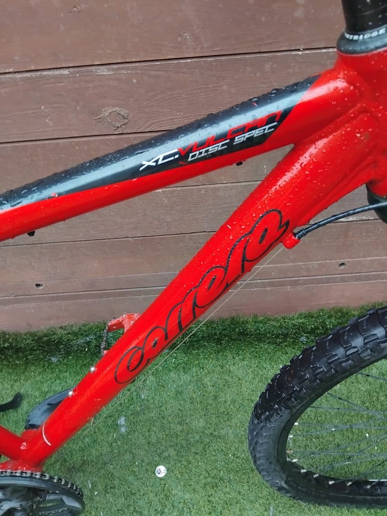 Carrera Vulcan XC Disc Spec mountain bike 26" Hydraulic Disc Brake wheels 19" frame size