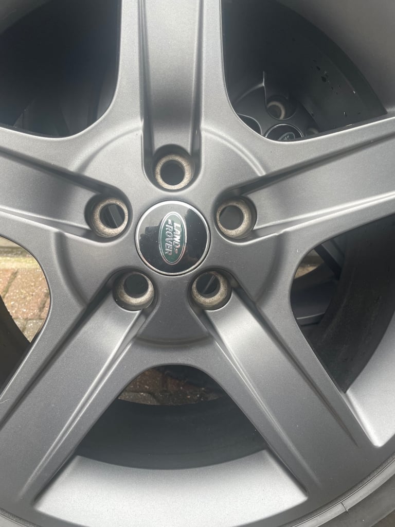 2025 Land Rover defender wheels