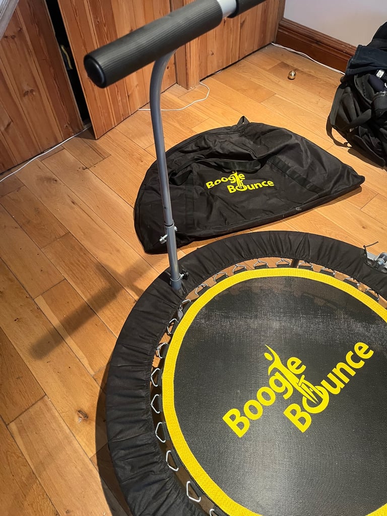 Boogie bounce folding trampoline