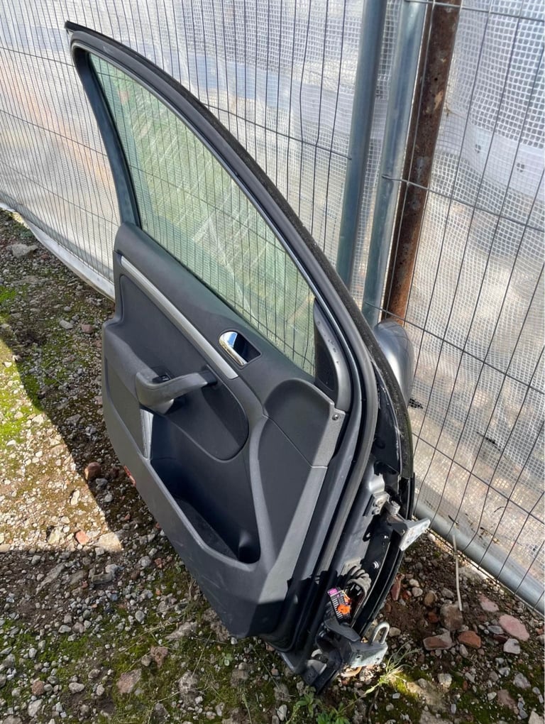 VW GOLF MK5 PASSENGER DOOR GREY