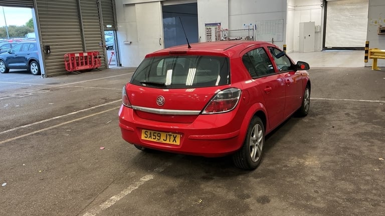 * 59 2010 VAUXHALL ASTRA 1.4L 5 DOOR + LONG MOT + IDEAL FIRST CAR + HPI CLEAR * 