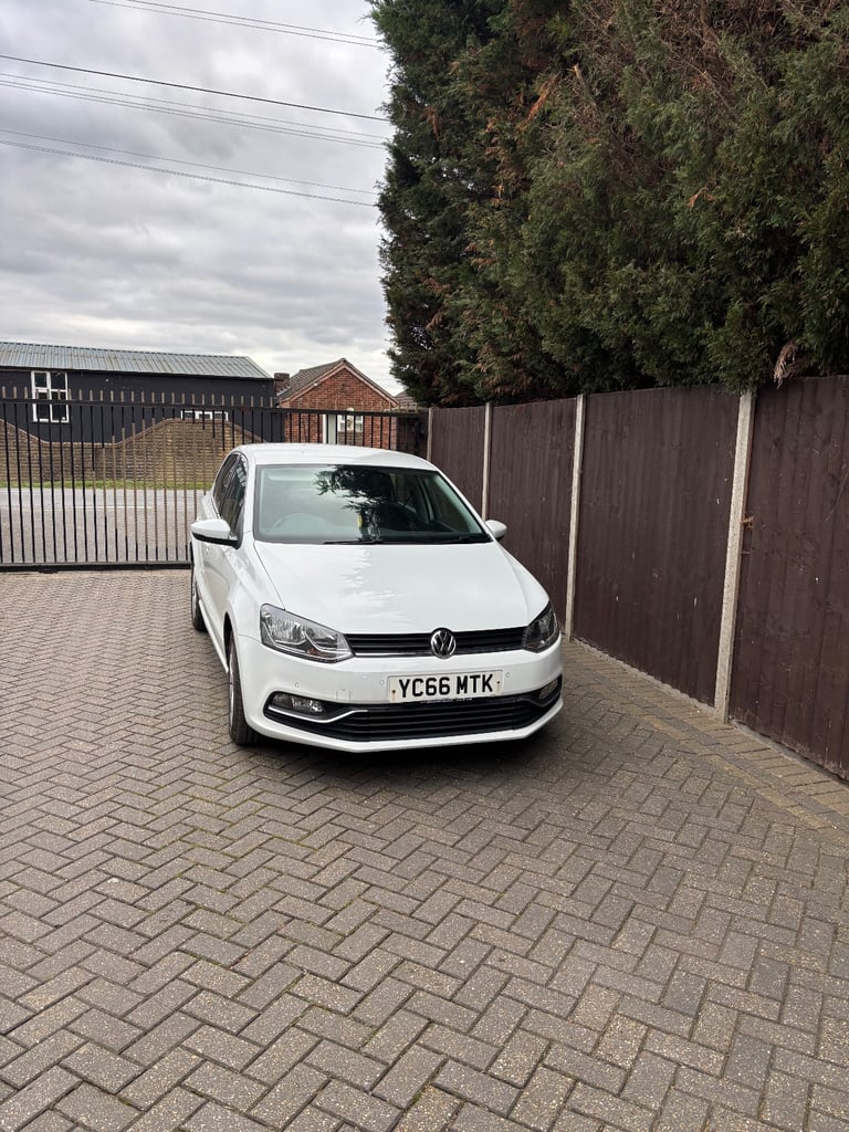 Volkswagen, POLO, Hatchback, 2016, Manual, 1422 (cc), 5 doors