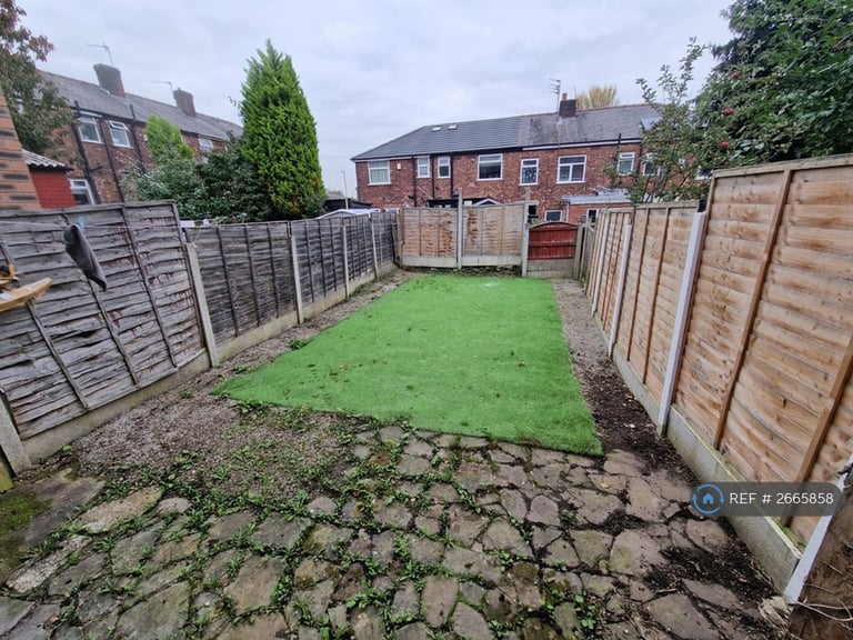 2 bedroom house in Wilton Road, Crumpsall, Manchester, M8 (2 bed) (#2665858)