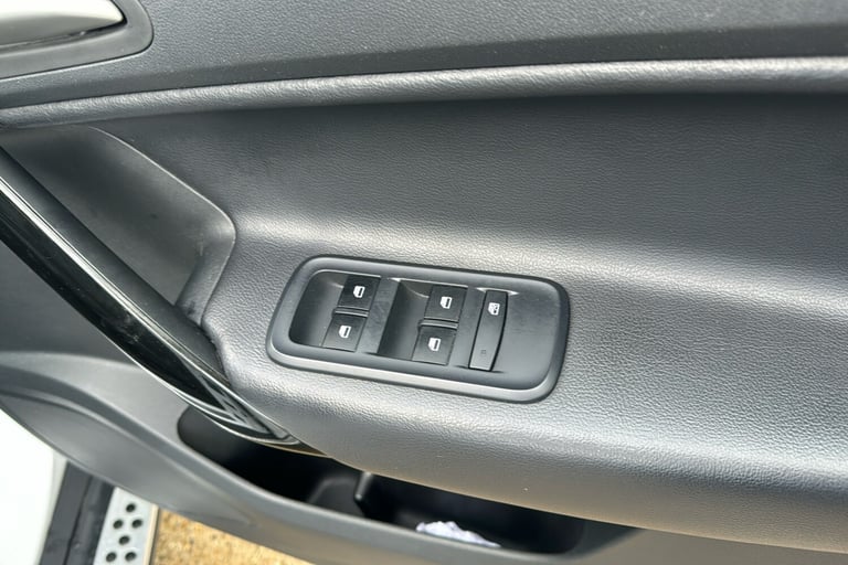  MG Gs 1.5 Tgi Exclusive Suv 5dr Petrol Manual Euro 6 s/s 160 Ps Petrol