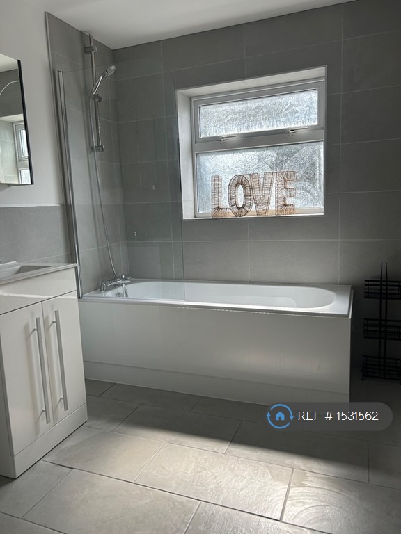 4 bedroom house in Cleveland Road, Southsea, PO5 (4 bed) (#1531562)
