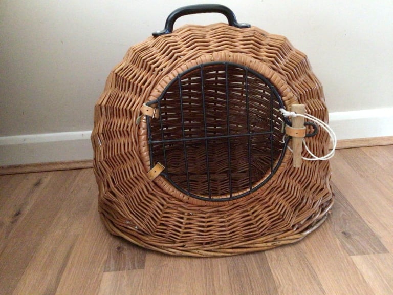 Wicker Pet Carrier. 