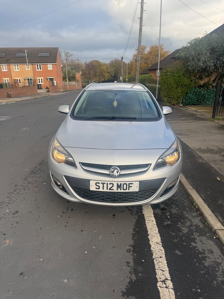 image for Vauxhall, ASTRA, Estate, 2012, Manual, 1686 (cc), 5 doors