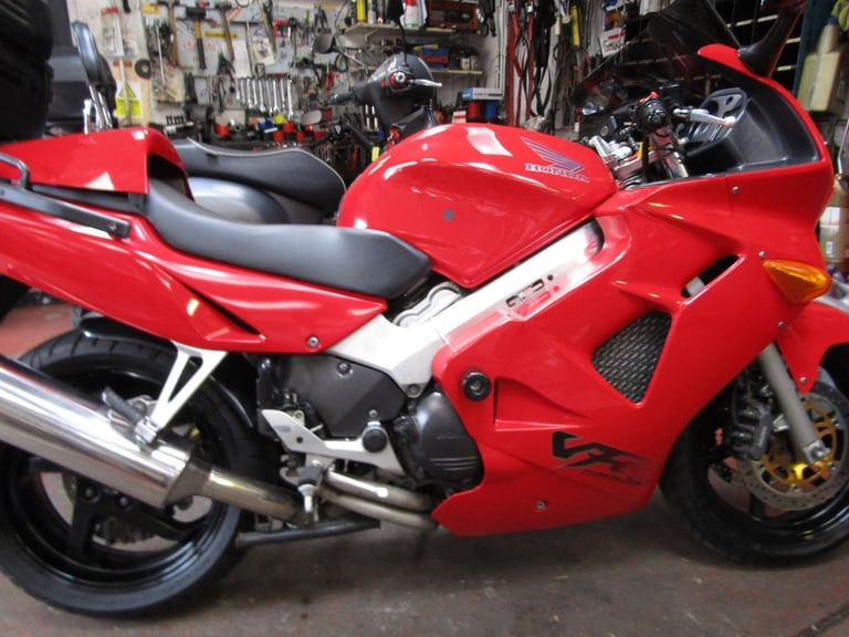 HONDA VFR 800 * LOW MILEAGE 12,000 * WITH BOX * AMAZING CONDITION *YEARS MOT *