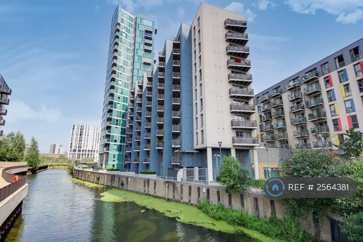 Studio flat in High Street, Stratford, E15 (#2564381)