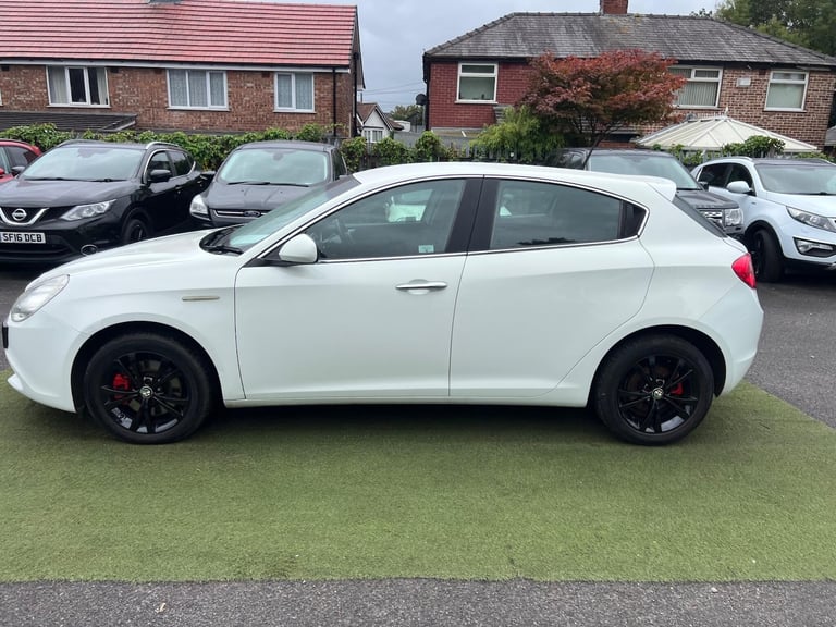 2011 Alfa Romeo Giulietta 1.4 TB MultiAir Lusso Euro 5 (s/s) 5dr HATCHBACK Petrol Manual