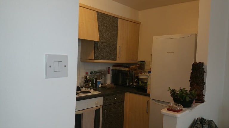 West London Acton, W3 two bedroom, 2nd floor flat in a purpose built gated court