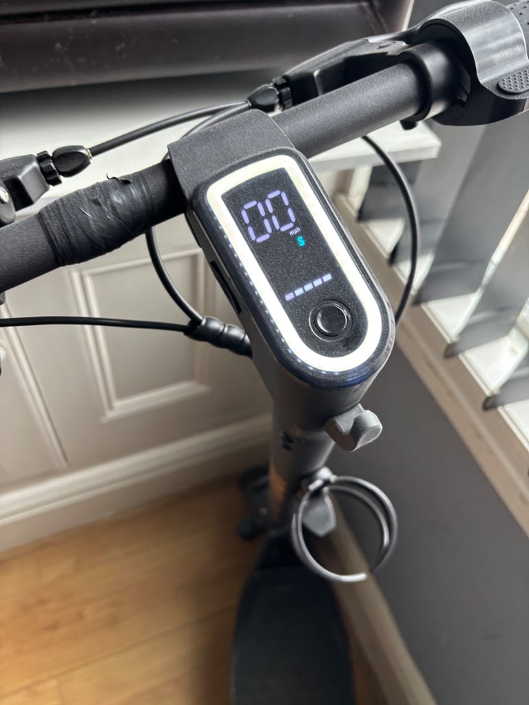Electric scooter excellent condition 
