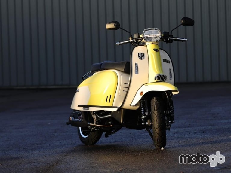 Royal Alloy GP 125cc S Modern Classic Retro Automatic Moped Scooter Liquid Co...