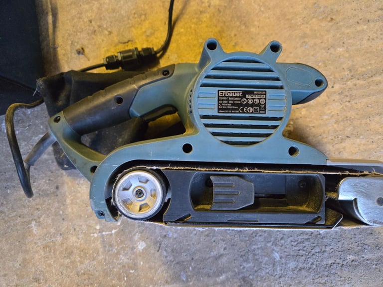 Erbauer 4" 1200w belt sander
