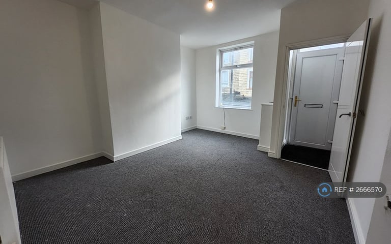 2 bedroom house in Regent Street, Nelson, BB9 (2 bed) (#2666570)