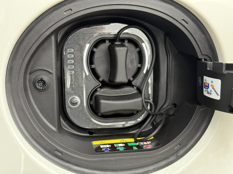 2024 Fiat 500 87kW Red 42kWh 3dr Auto Hatchback Electric Automatic