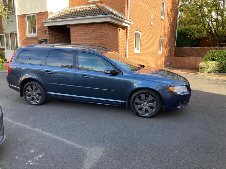 VOLVO V70 2.4 SE D AUTOMATIC 5 DOOR ESTATE 