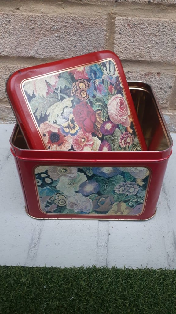image for Large Clean Biscuit Tin Old Collectable St Michaels Cakes Can Roses Flowers