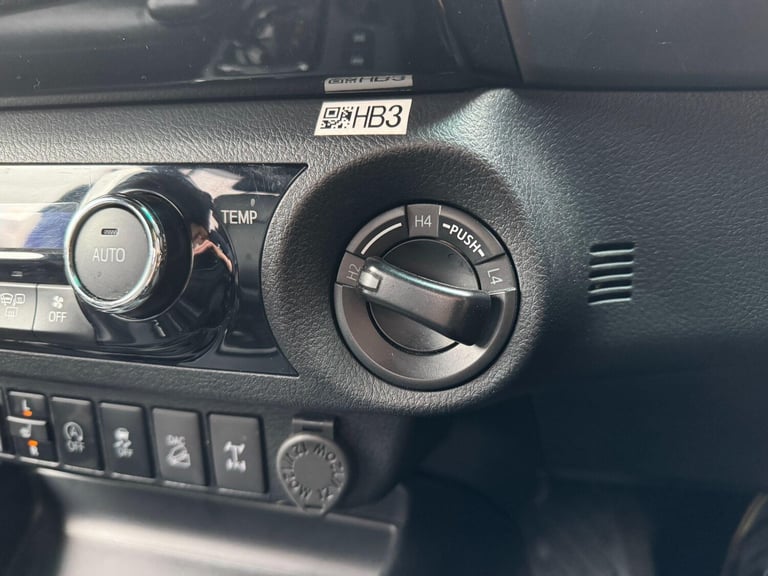 2020 Toyota Hilux 2.4 D-4D Invincible X Auto 4WD Euro 6 (s/s) 4dr (TSS) PICK UP Diesel Automatic