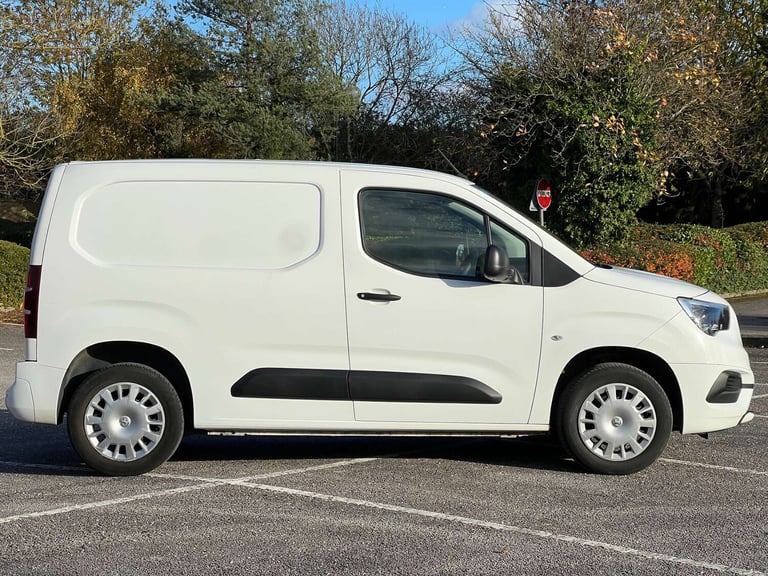 2020 Vauxhall Combo 1.5 Combo 2300 Sportive S/S Panel Van Diesel Manual