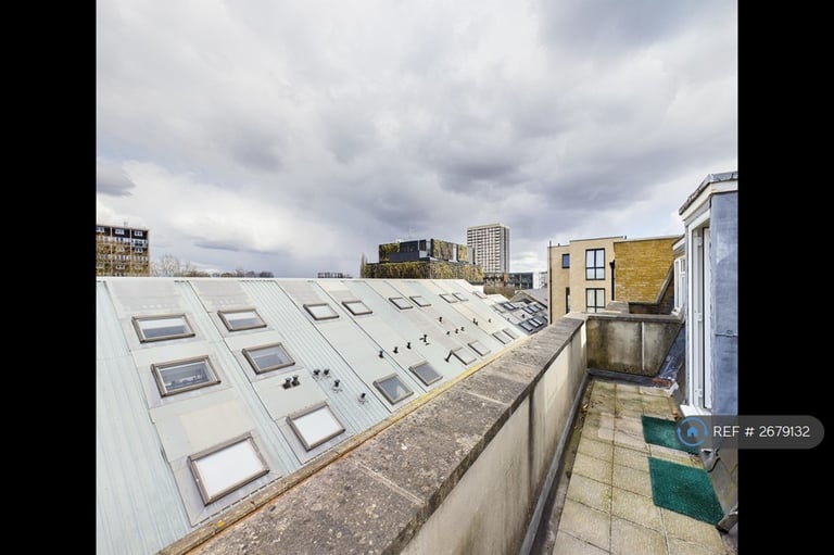 2 bedroom flat in Bethnal Green Road, London, E2 (2 bed) (#2679132)