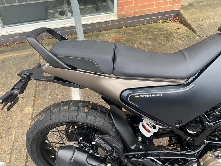 74 REG HUSQVARNA SVARTPILEN 401. ONLY 565 MILES, NOT EX DEMO!