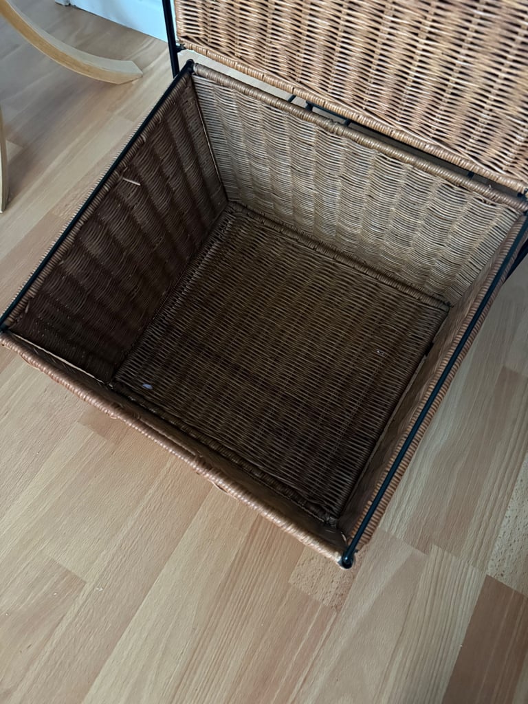 Set of drawers, wicker and metal frame 