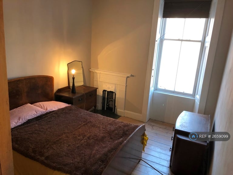 1 bedroom flat in Dixon Road, Glasgow, G42 (1 bed) (#2659099)