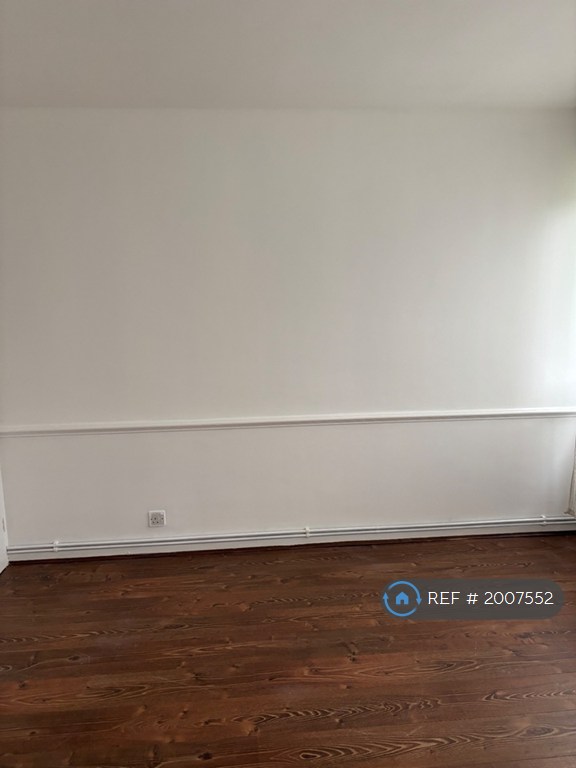 2 bedroom flat in Glamis House, Warley, Brentwood, CM14 (2 bed) (#2007552)