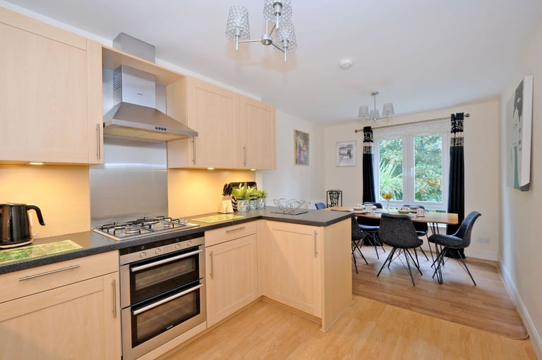 Luxury 5 Bedroom Townhouse in Cults, Aberdeen