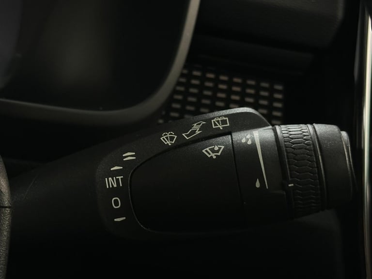  Volvo XC40 1.5h T4 Recharge 10.7kWh R-Design Auto Euro 6 (s/s) 5dr Petrol/Electric Hybrid Automatic
