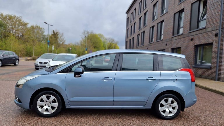 2011 Peugeot 5008