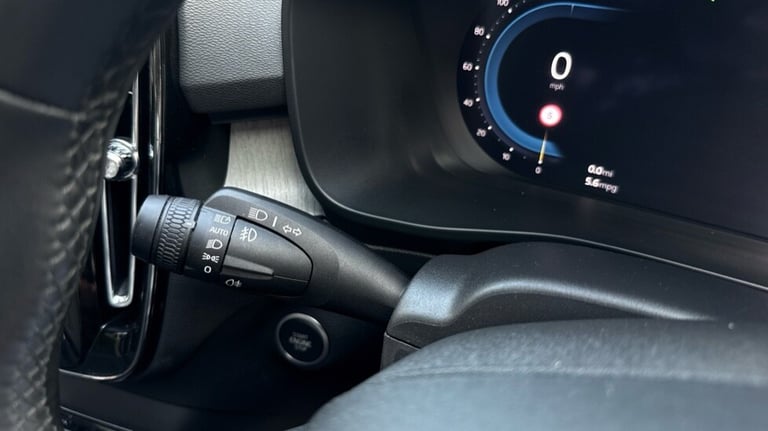 2025 Volvo XC40 Ultra, B4 Mild hybrid, Petrol, Dark Estate Petrol Automatic