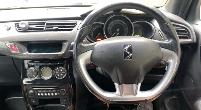 Citroen, DS3, Hatchback, 2013, Manual, 1560 (cc), 3 doors