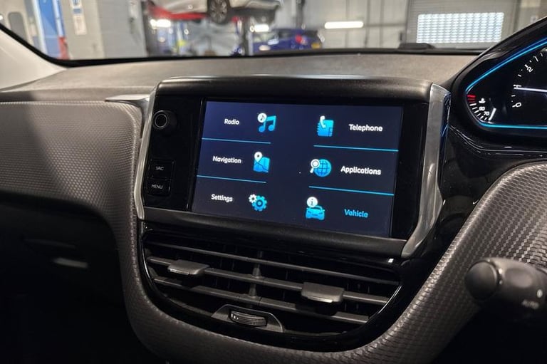 2018 Peugeot 2008 1.2 PureTech Allure Premium 5dr [Start Stop] HATCHBACK PETROL Manual