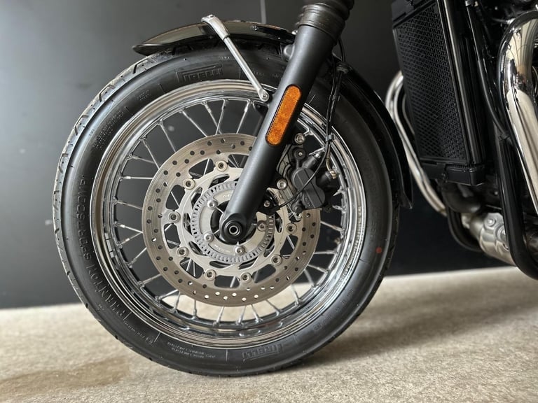 STUNNING LOW MILEAGE 2020/20 TRIUMPH BONNEVILLE T100 MOTORCYCLE