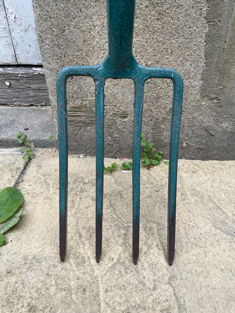 Shovel, rake, border fork 