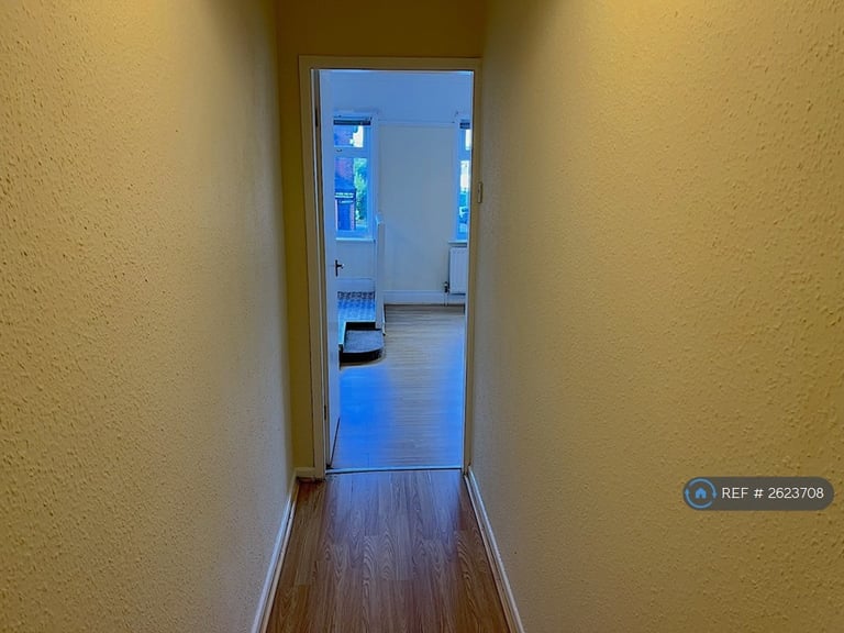 1 bedroom flat in Wilmslow Road, Handforth, Wilmslow, SK9 (1 bed) (#2623708)