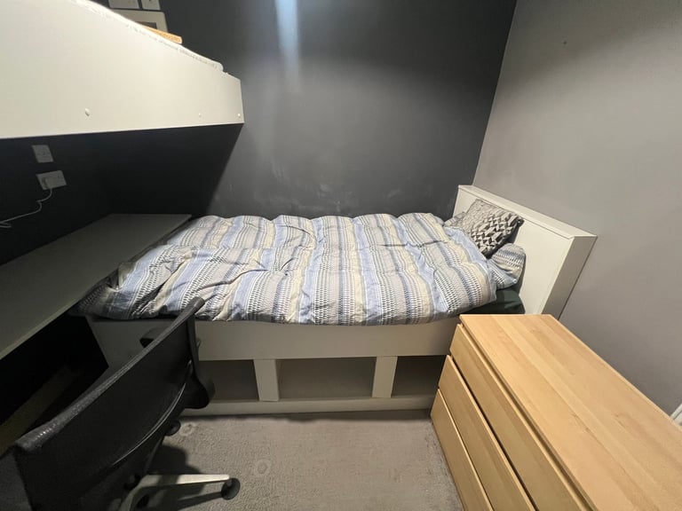 M9 Blackley Wallbrook Drive Spare room to rent 