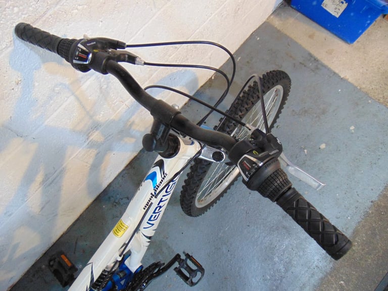 Aluminium Vertigo Mont Blanc (24" tyres, suit 9-12yr old) Mountain Bike (free local delivery)