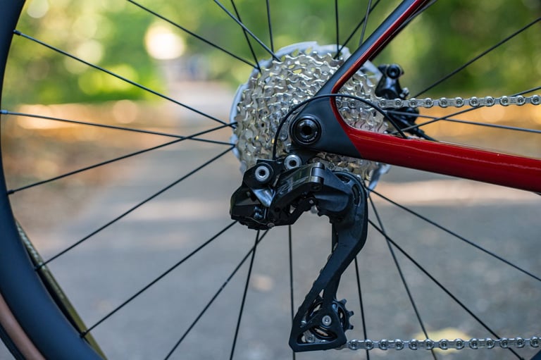 Trek Madone SL6 Gen 8, 105 DI2, Disc Carbon Road Bike Medium Size Carbon Wheels