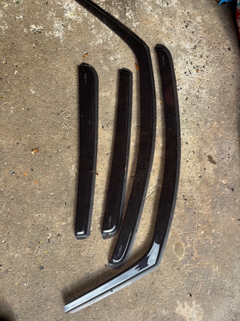 Vauxhall mokka roof bars, boot tray and carper and wind deflectors 