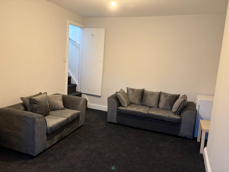2 bedroom house, Conway view Leeds ls8