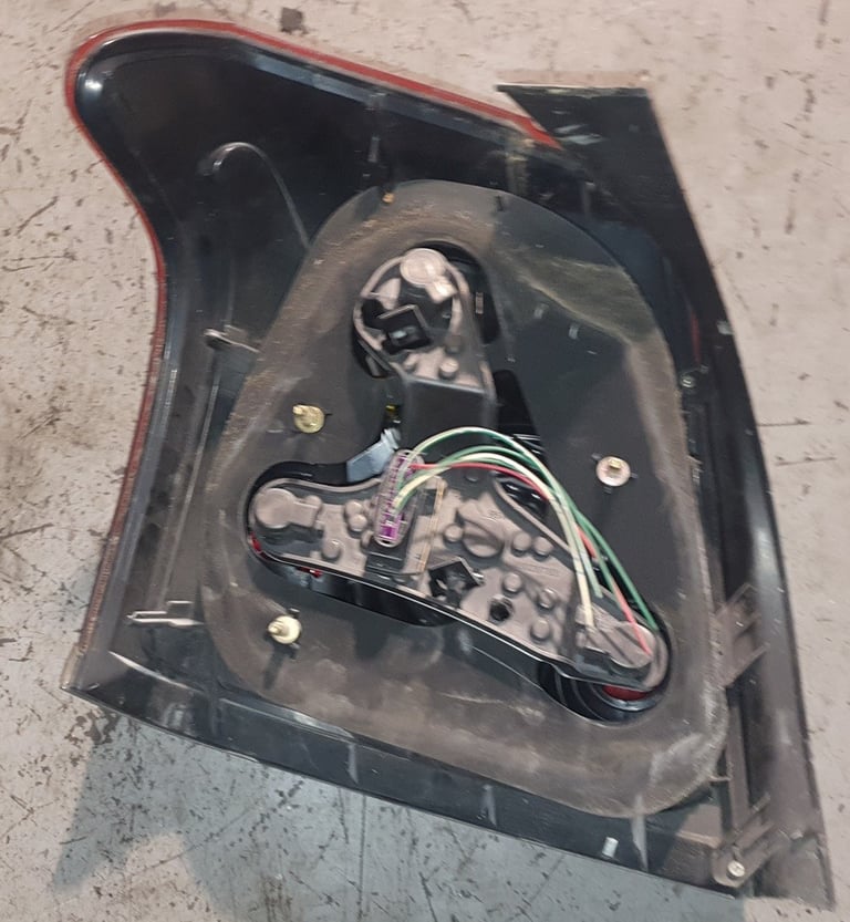 Toyota Avensis Right Side Rear Light 2004