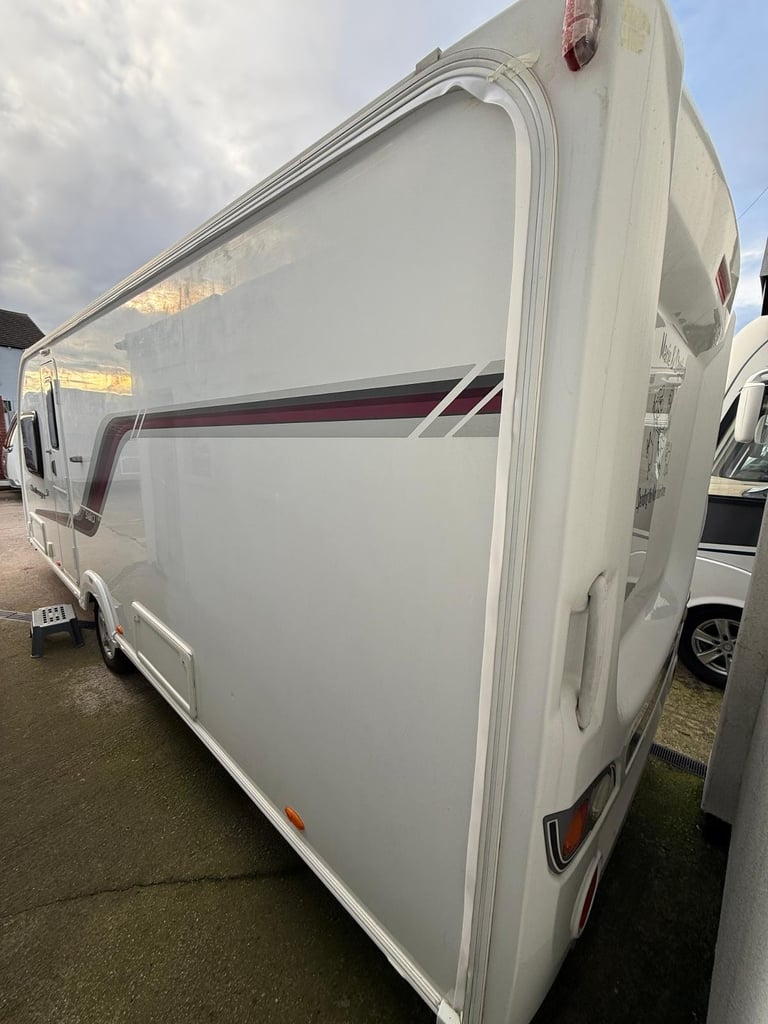 Swift Challenger SE 580 Transverse Island Bed Full Rear Bathroom