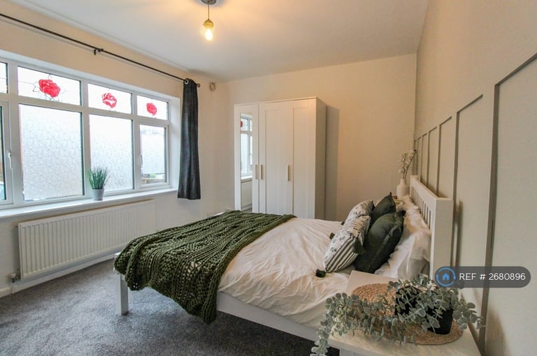 2 bedroom flat in Arundel Court, Nottingham, NG3 (2 bed) (#2680896)
